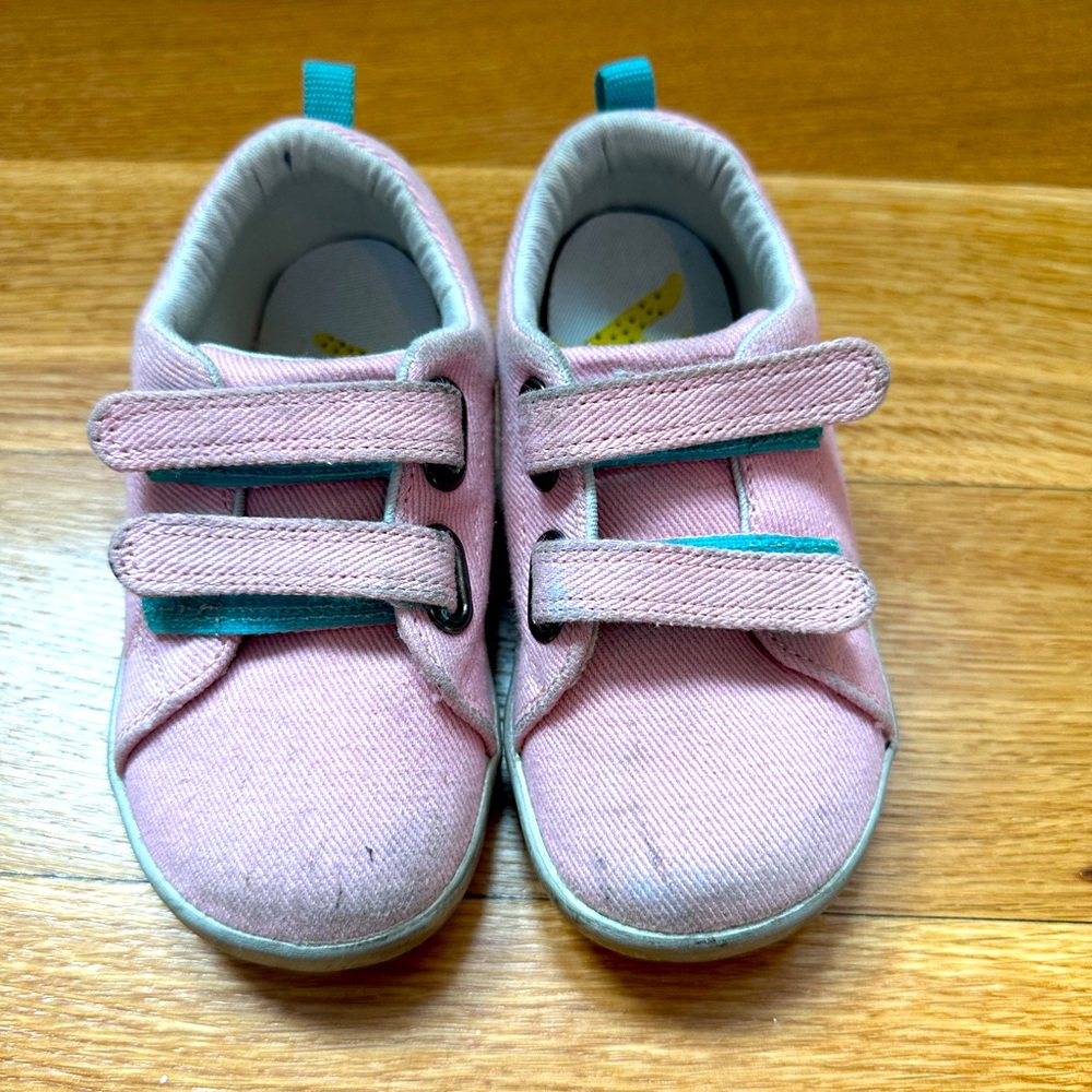 canvas sneakers size 9.5 by Ten Little